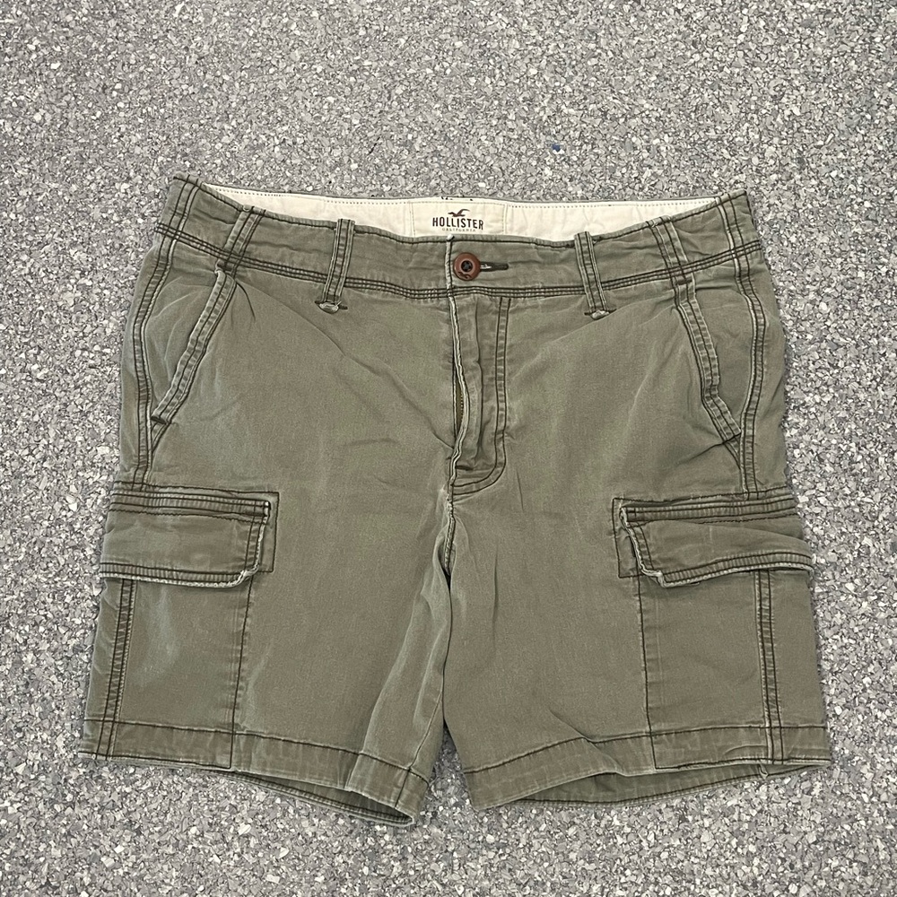 Hollister Men's Olive Cargo Shorts